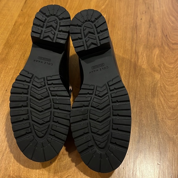 NEW COLE HAAN Black penny loafers in a size 7B perfect for dressing up or down - Picture 7 of 9